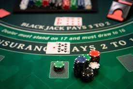 Antarmuka Domino QQ di semeru 4d dengan kartu domino dan meja permainan